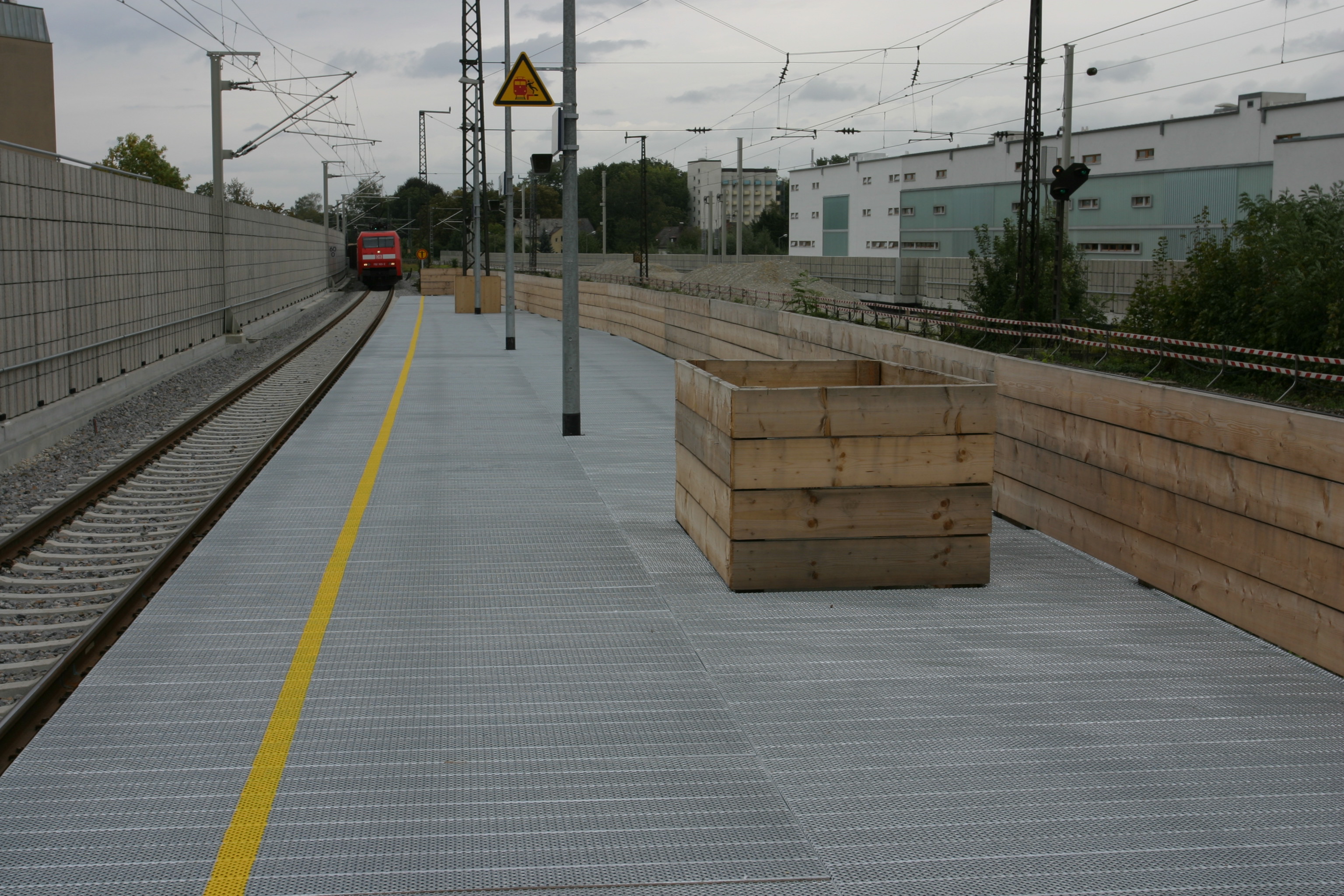 Bodenbelag des Bahnhofes mit rotec Sicherheitsrosten