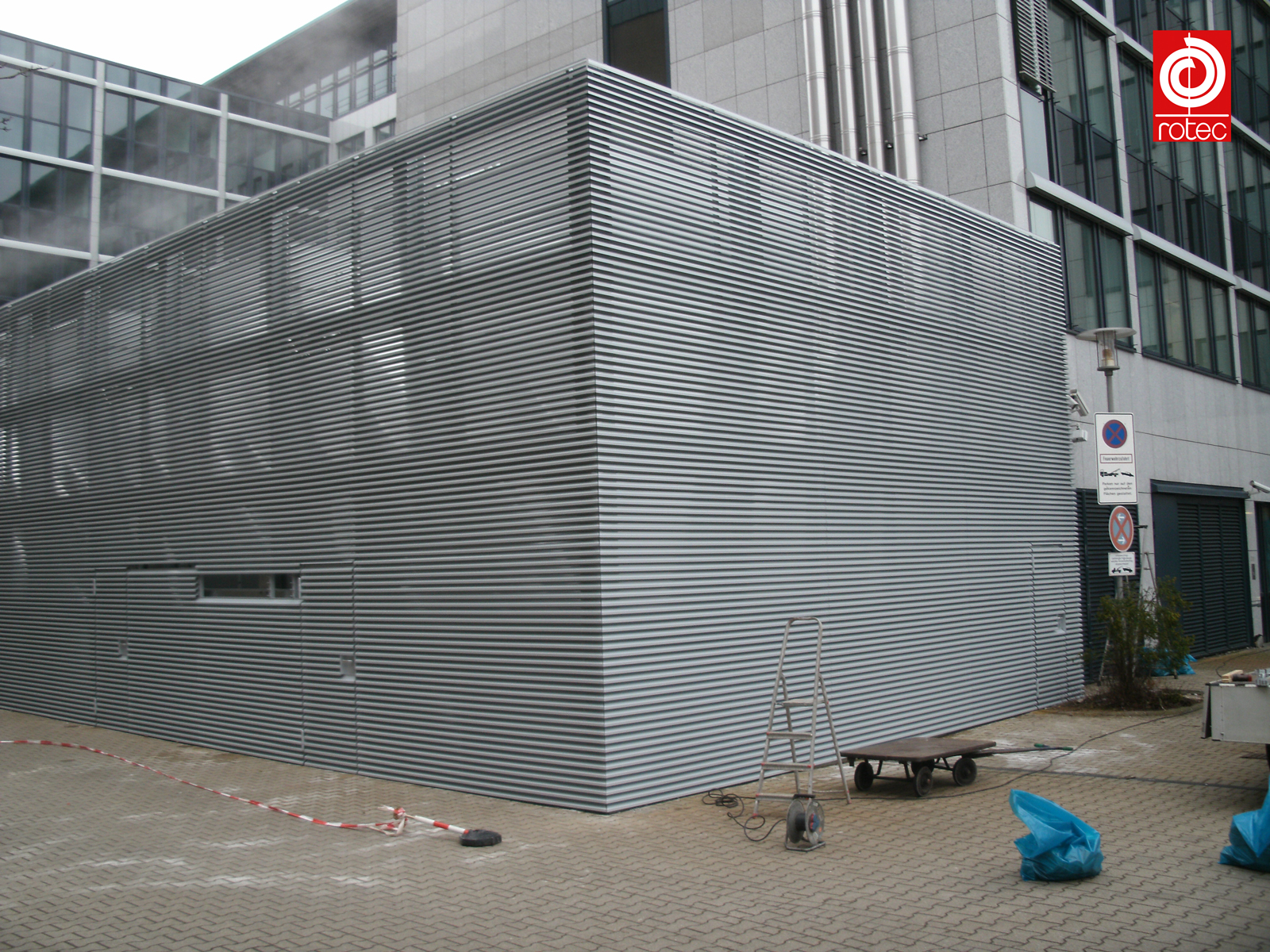 Lamellenfassade aus Aluminium