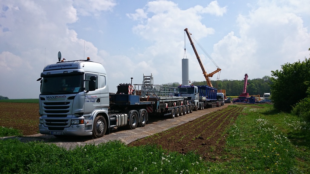 Mobile Baustraße bei einer Windkraftanlage